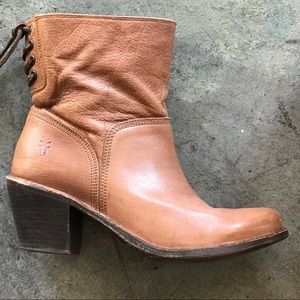 FRYE Carmen Short Back Lace FAWN Tan Ankle Boots 8